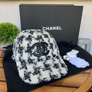 CHANEL Black and Cream Tweed Cap